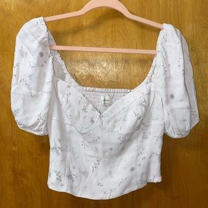 Floral blouse with puff sleeves